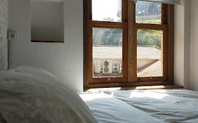 2 Habitación en piso modernista